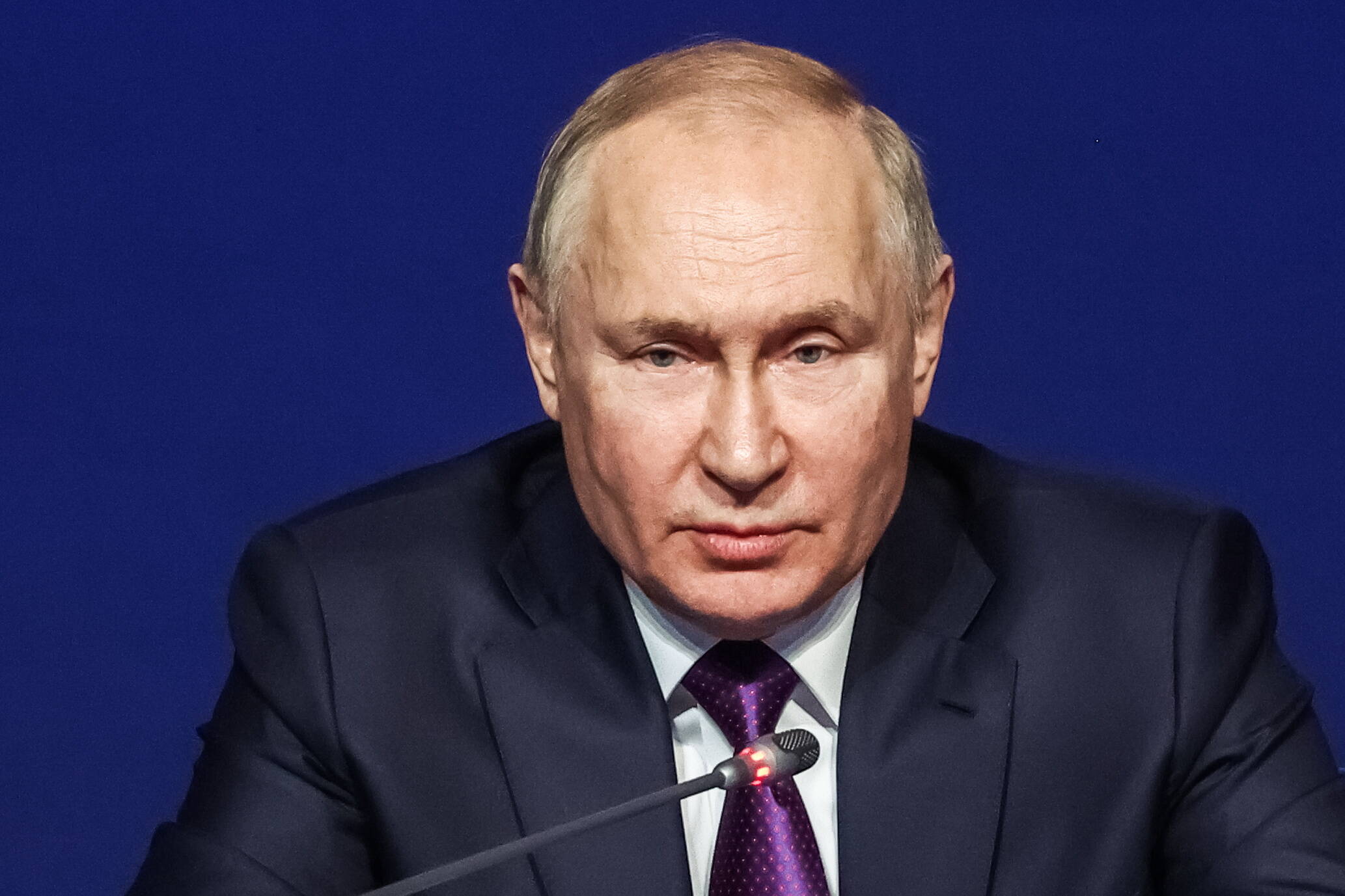Noch Jahrelang Krieg? Putin bereitet die Russen auf "langwierigen, zermürbenden Krieg" in der Ukraine vor!

