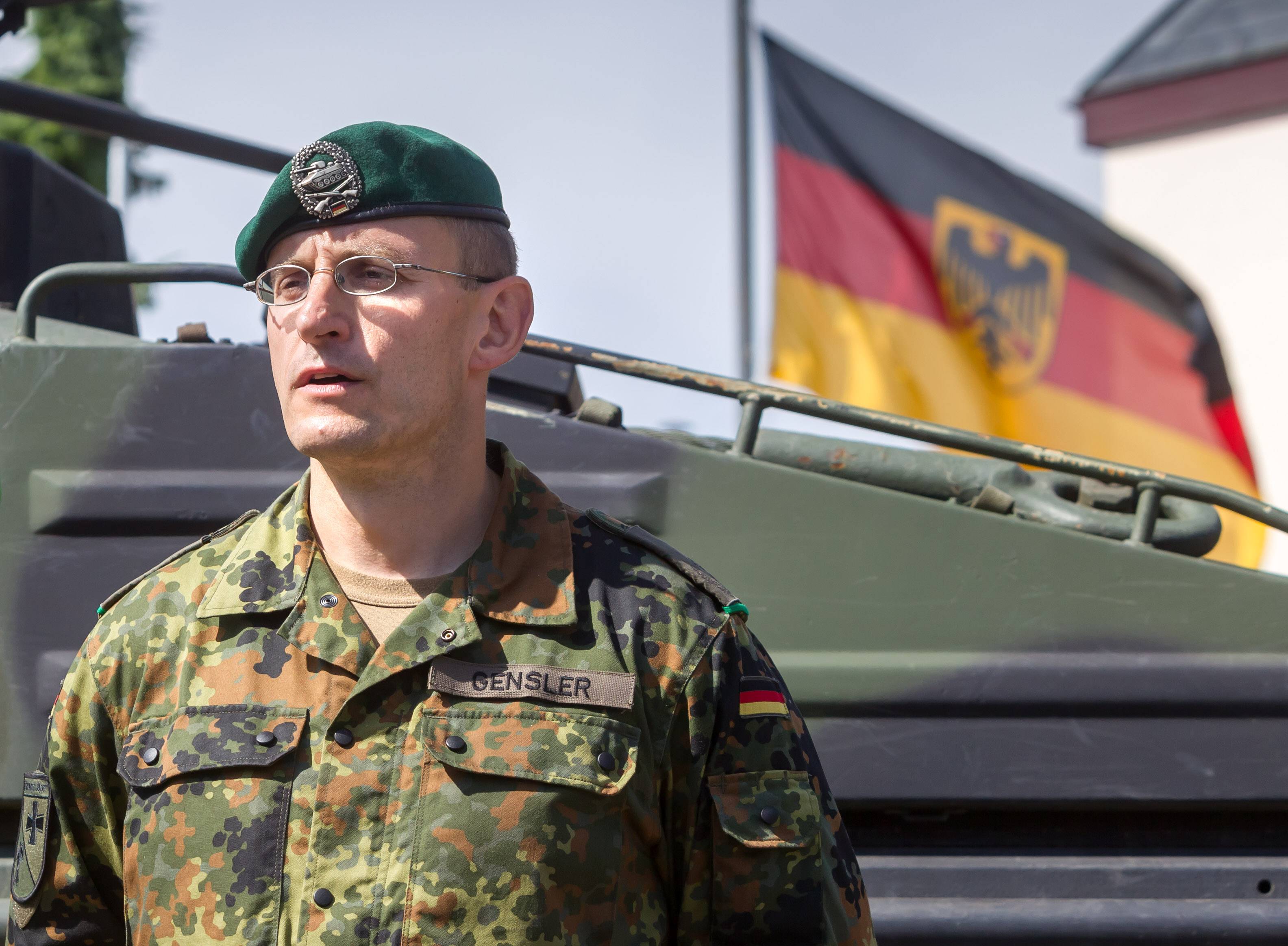Deutsche Panzer sollen NATO-Speerspitze bilden! Panzerkommandeurin Lisa R. bald an der Ost-Front?