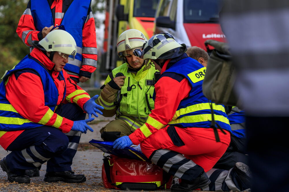 Mann attackiert Sanitäter und bricht ihm die Nase - der wollte nur helfen!