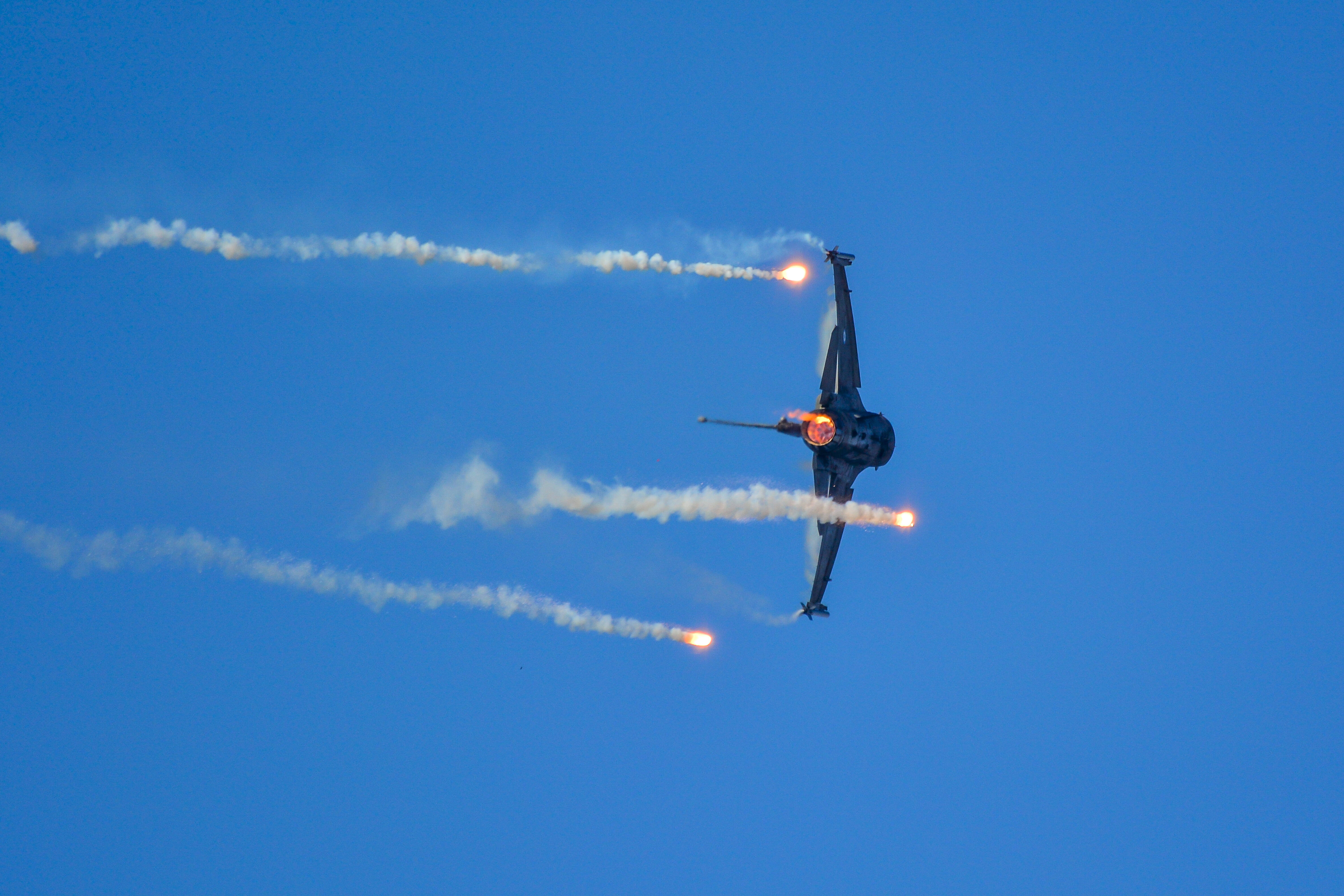 Russland schießt eigene Kampfjets ab! Piloten weigern sich zu fliegen! Geheimdokumente als Beweis!