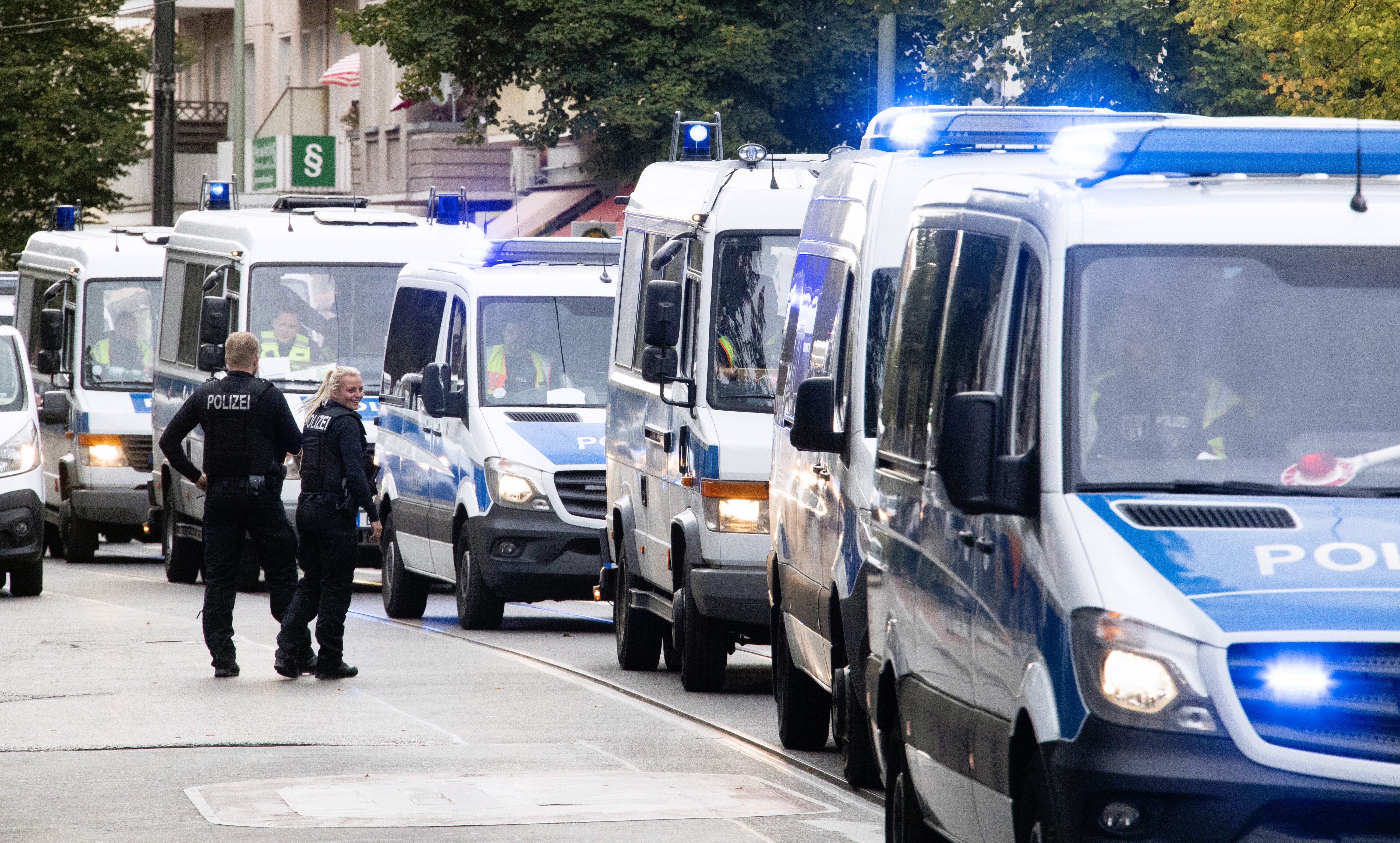 6 Millionen Euro gestohlen! Diebin auf der Flucht - Sicherheitsfirma von Mitarbeiterin ausgeraubt!