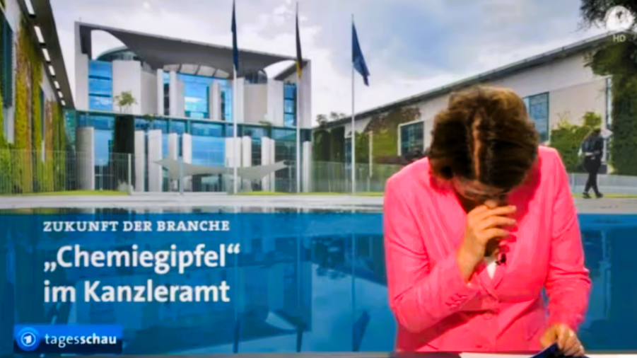 Peinliche Panne live bei der Tagesschau - Moderatorin Susanne Daubner erleidet Lachanfall!