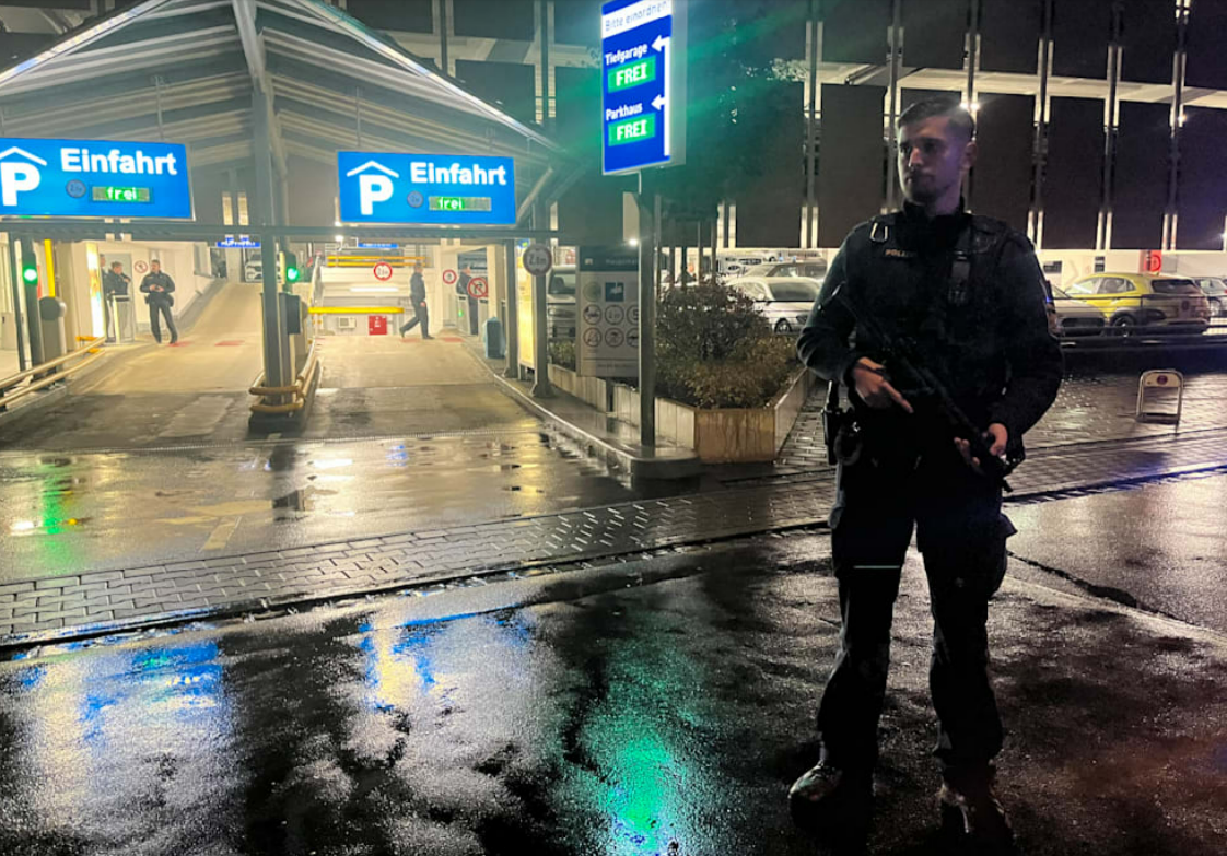 Mordversuch im Parkhaus! Täter flieht - Polizei warnt die Bevölkerung und leitet Großfahndung ein!
