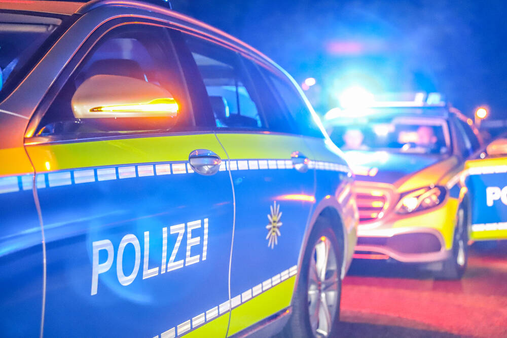Vollbesetztes Auto stürzt in Fluss - Insasse stirbt, aber nicht durch den Unfall! Mysteriöses Verbrechen