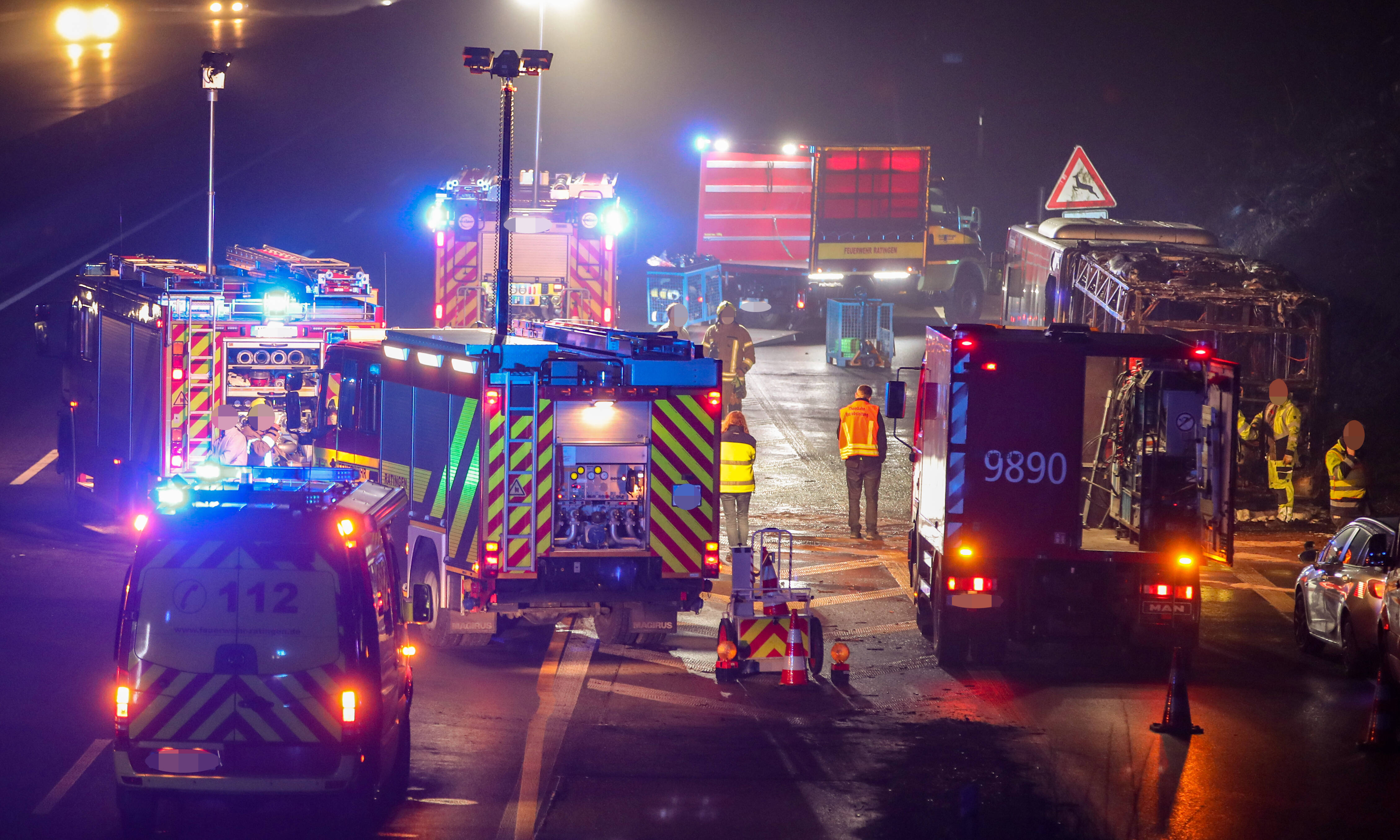 Vollsperrung! Unfall auf der Autobahn endet tödlich - Beifahrer erliegt Verletzungen an der Unfallstelle