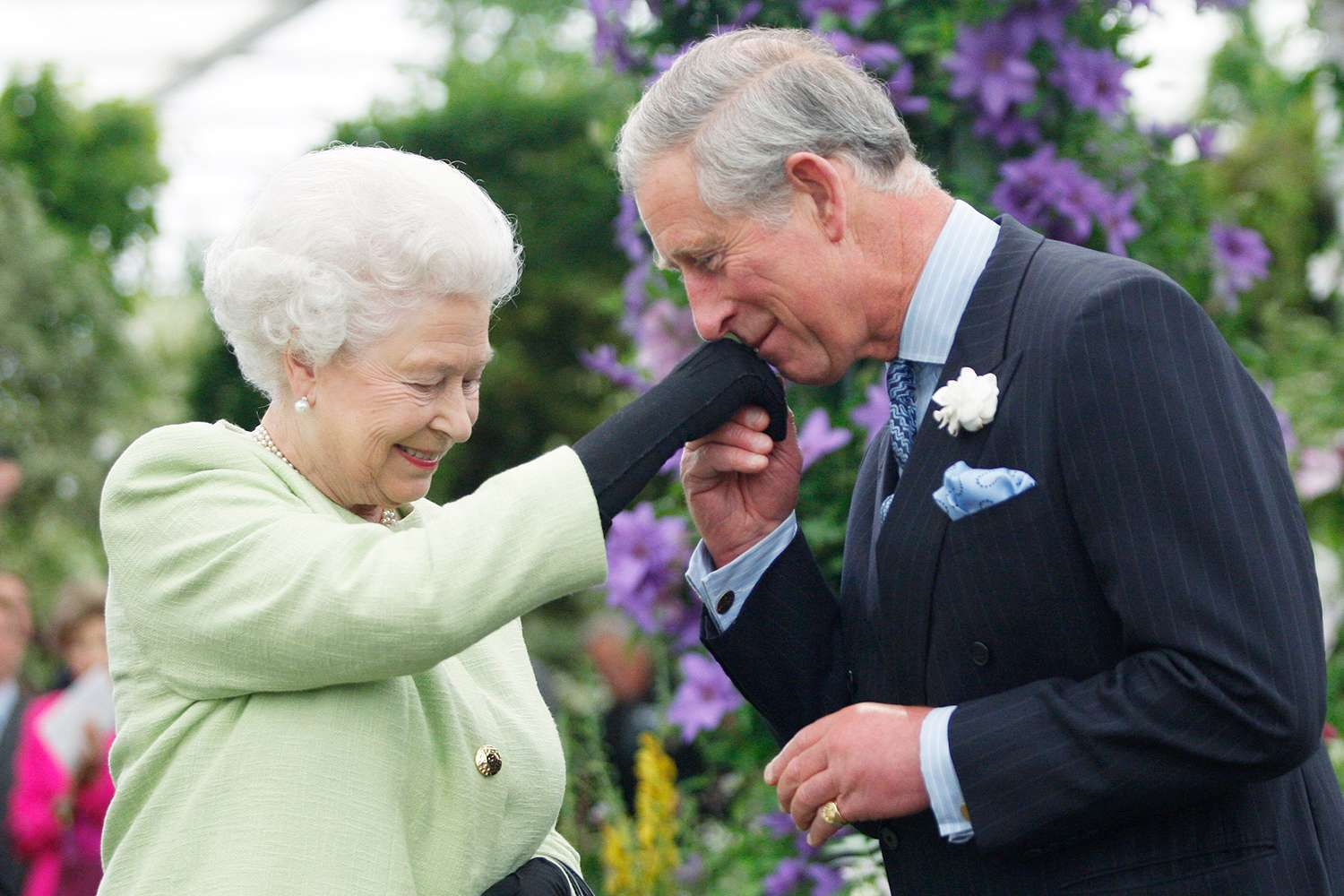 King Charles Stunned by Beautiful Memorial Plans for Queen Elizabeth’s 100th — A Heartfelt Surprise