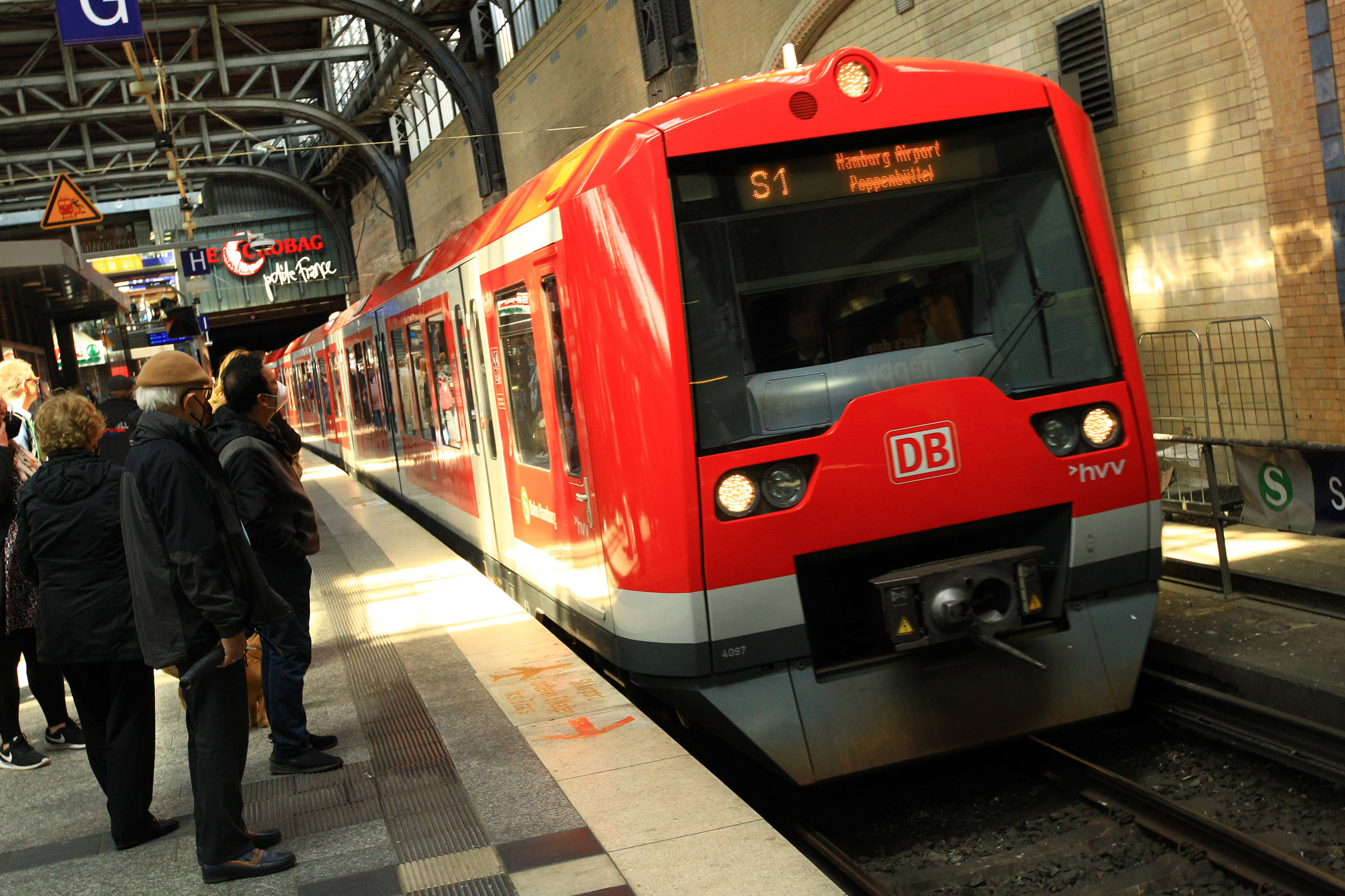 Schweres Zugunglück mit ICE - Mann stirbt bei tragischem Bahnunglück!