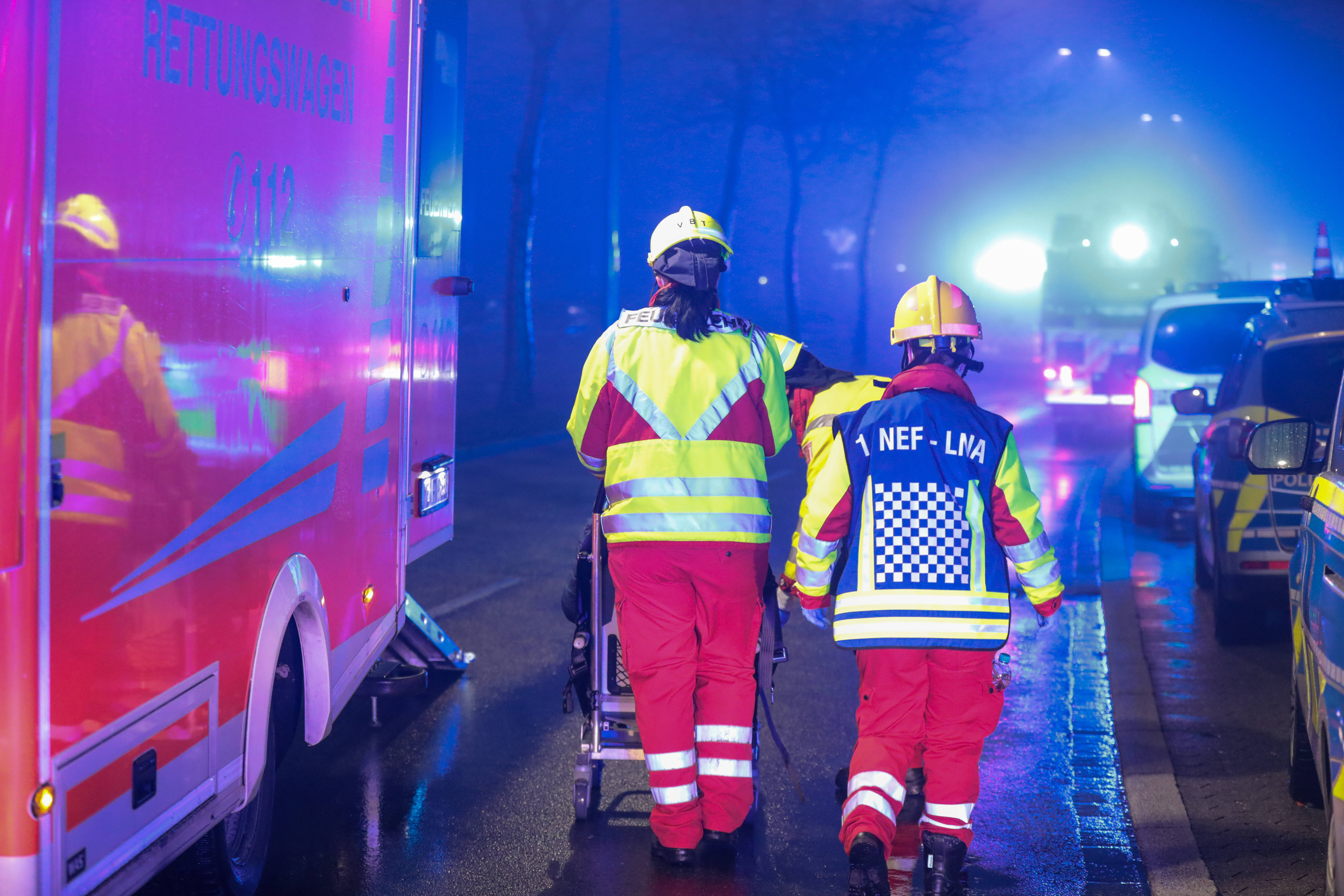 Schrecklicher Unfall nach Faschingsfest - Busfahrer zwischen 2 Bussen eingeklemmt - Er hatte keine Überlebenschance!