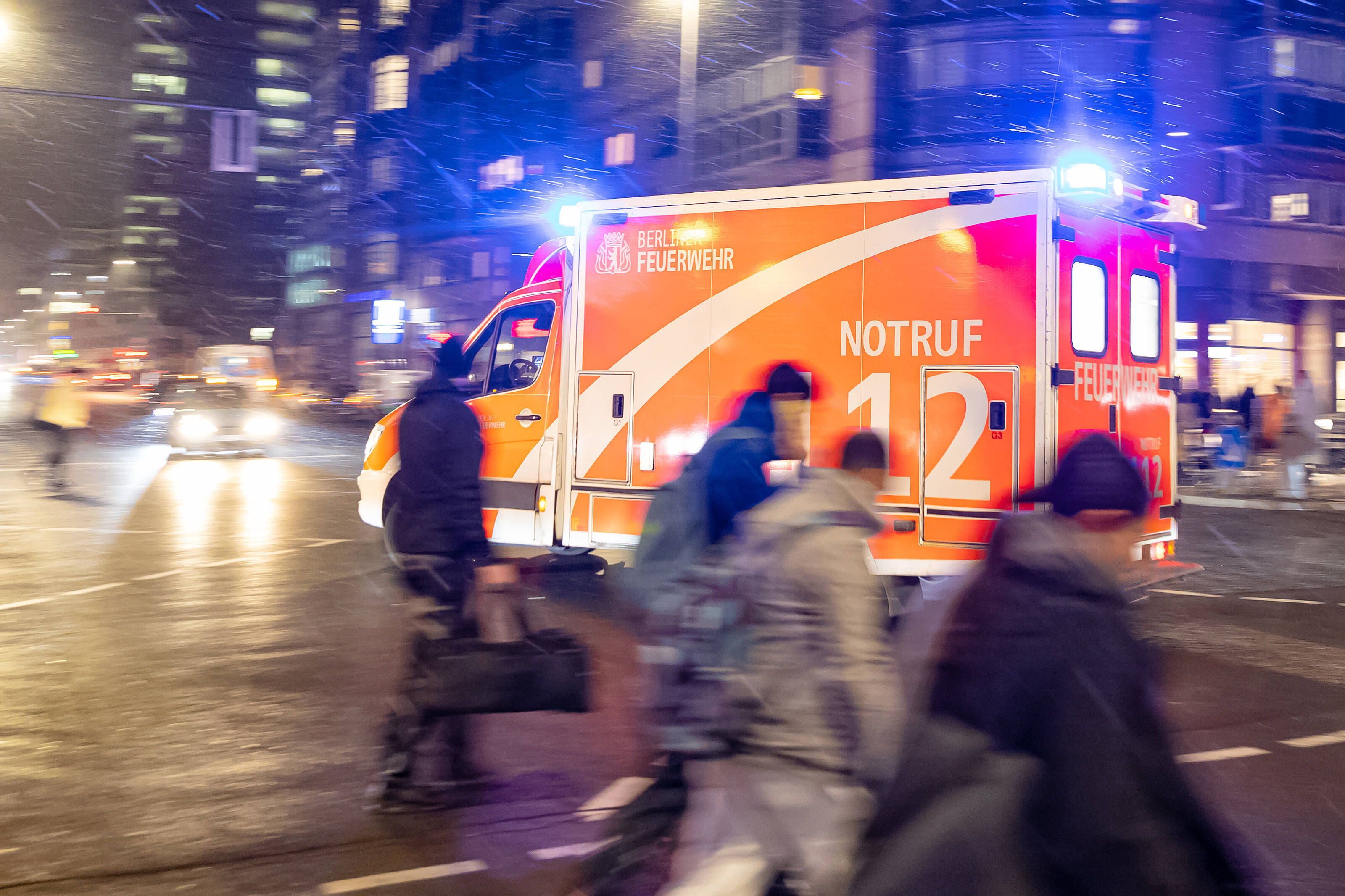 Geisterfahrer-Unfall! 1 Toter, 4 Verletzte - mehrere Rettungshubschrauber im Einsatz!