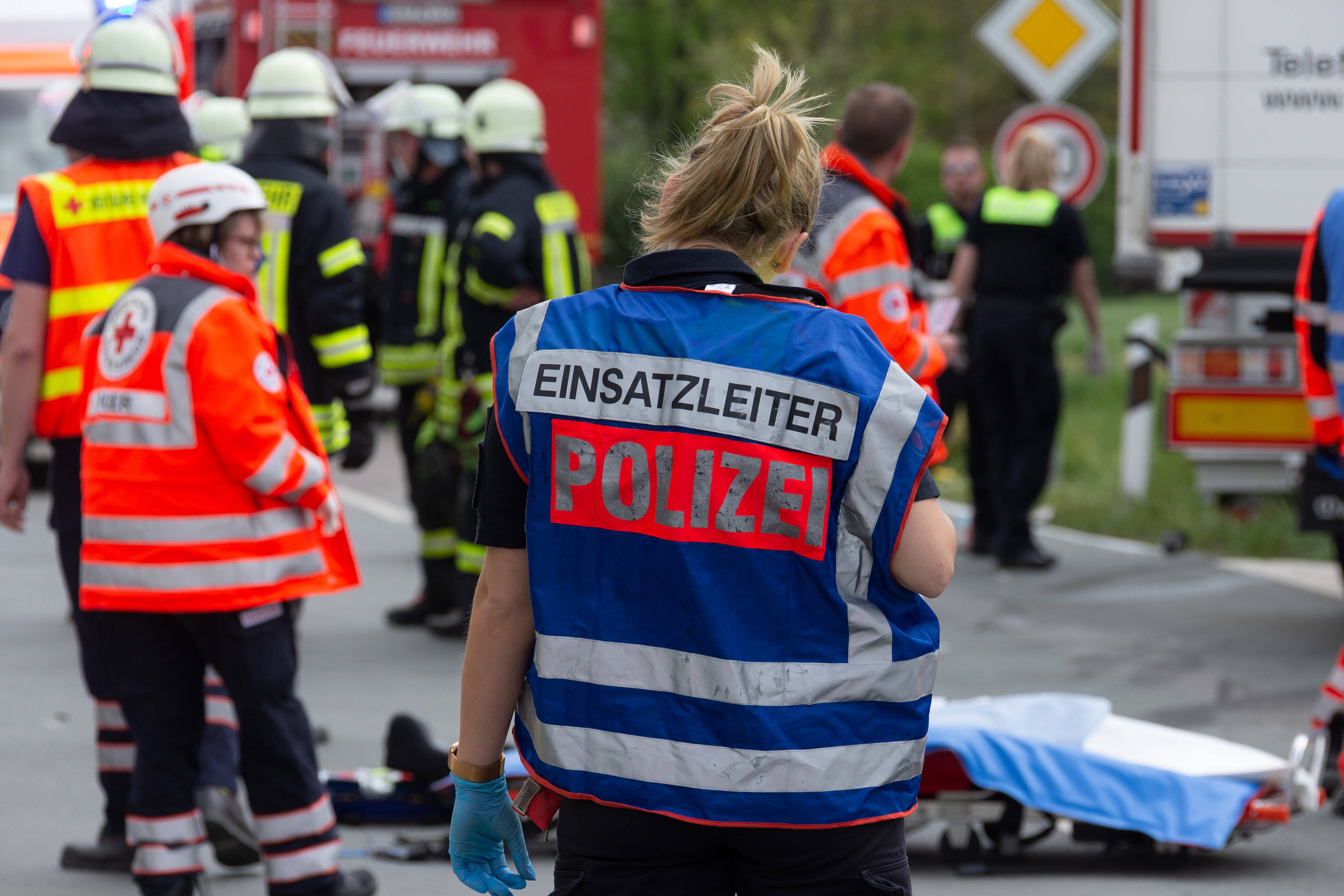 Tödlicher Unfall an Schule! Schüler stirbt nach Sturz aus einem Fenster