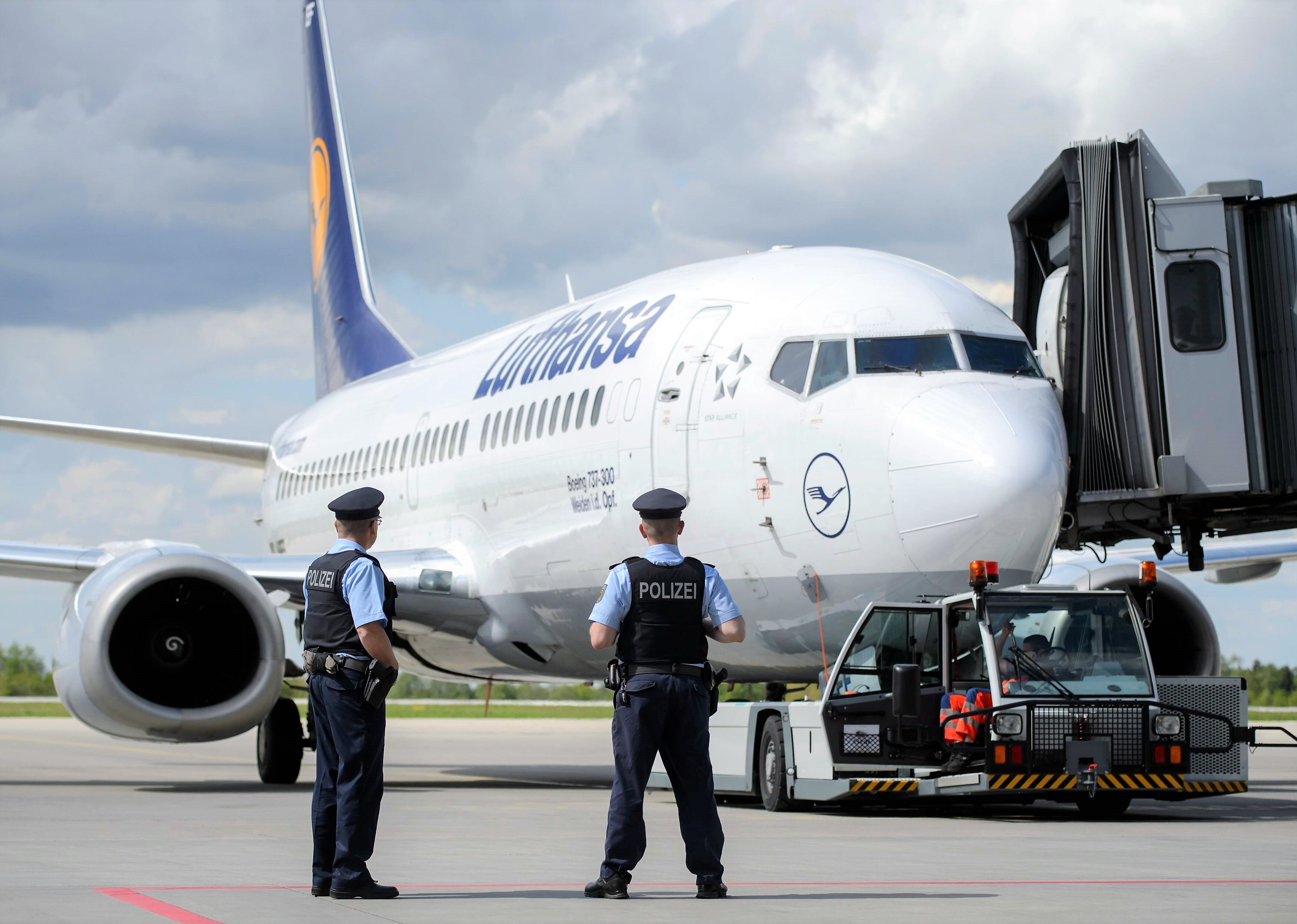 Notlandung! Lufthansa-Maschine funkt "Mayday" kompletter Triebwerk- und Systemausfall an Bord!