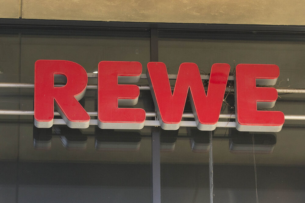 Sturm zerstört kompletten Rewe-Markt! Bürgermeister reagiert mit genialer Idee