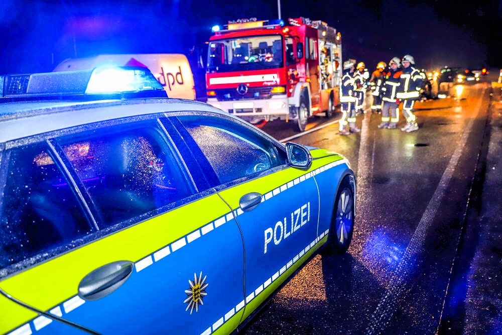 Giftiges-Gas-Alarm! 12 Feuerwehrleute verletzt! Vergiftung bei Einsatz!
